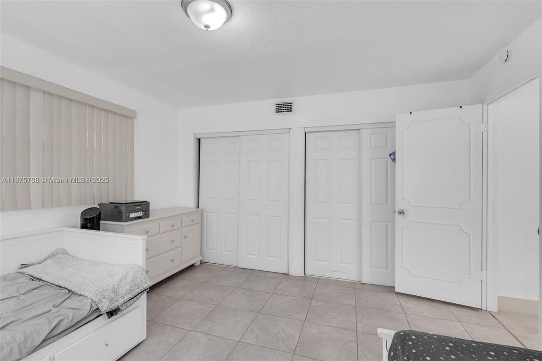 Activo con contrato: $242,900 (2 camas, 2 baños, 1000 Pies cuadrados)