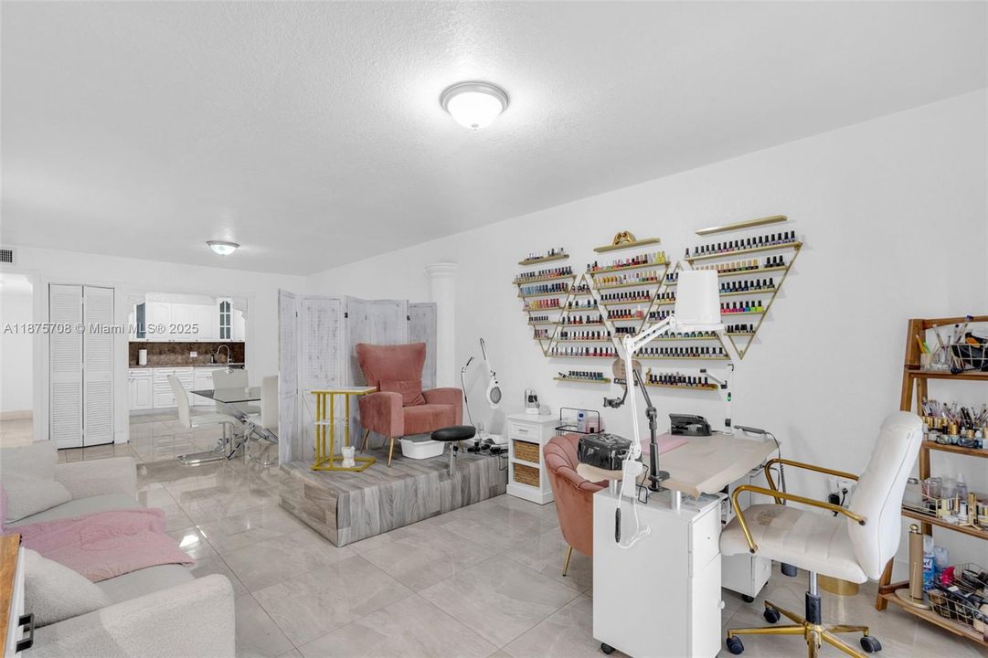 Activo con contrato: $242,900 (2 camas, 2 baños, 1000 Pies cuadrados)