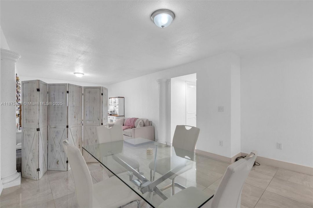 Activo con contrato: $242,900 (2 camas, 2 baños, 1000 Pies cuadrados)