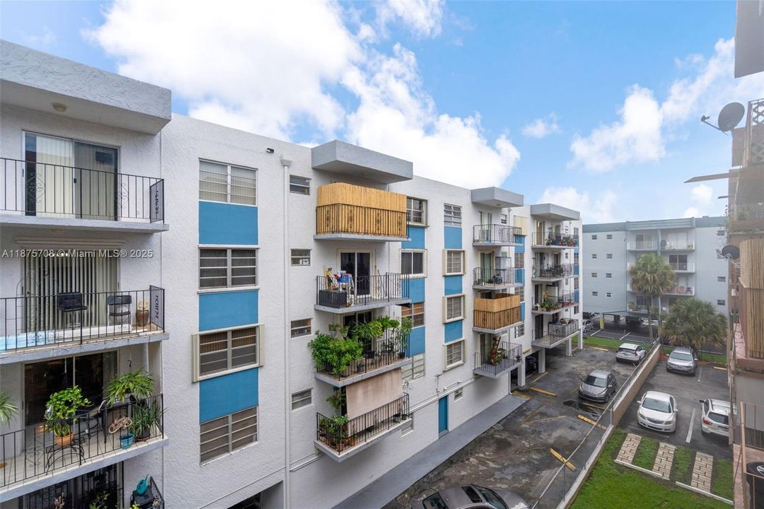 Activo con contrato: $242,900 (2 camas, 2 baños, 1000 Pies cuadrados)