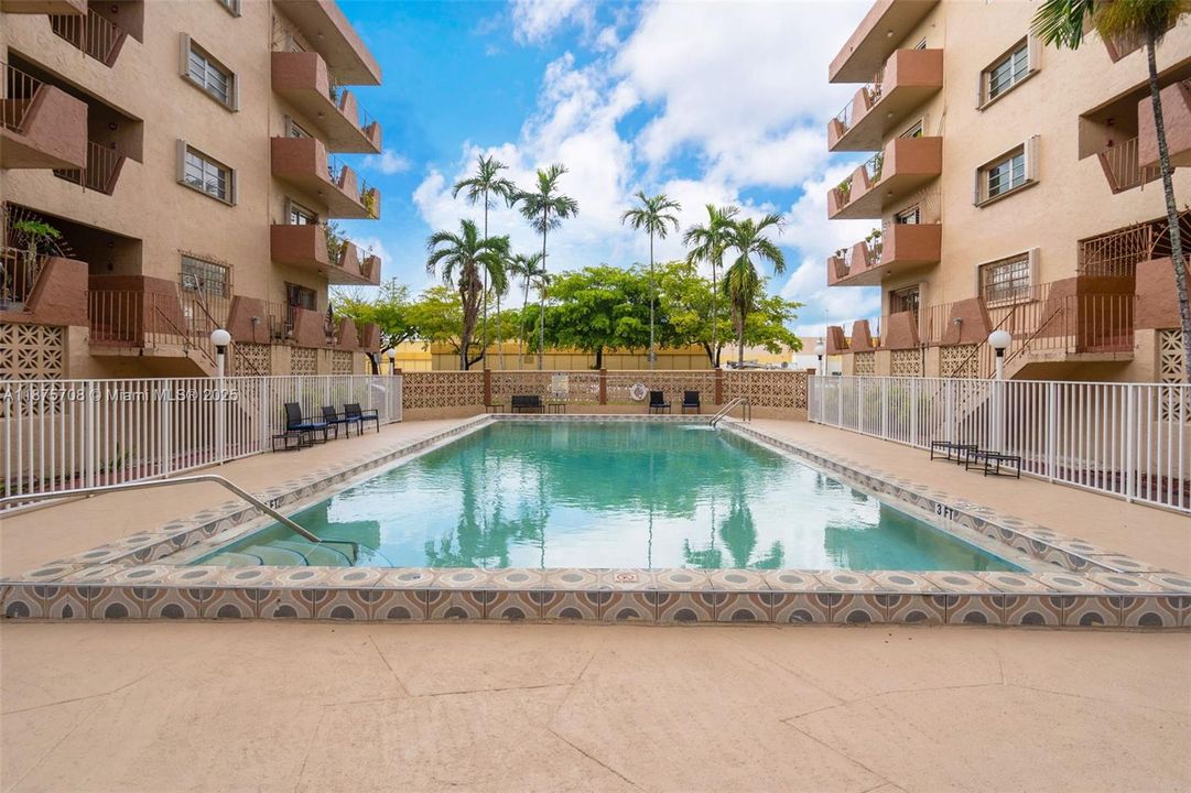 Activo con contrato: $242,900 (2 camas, 2 baños, 1000 Pies cuadrados)