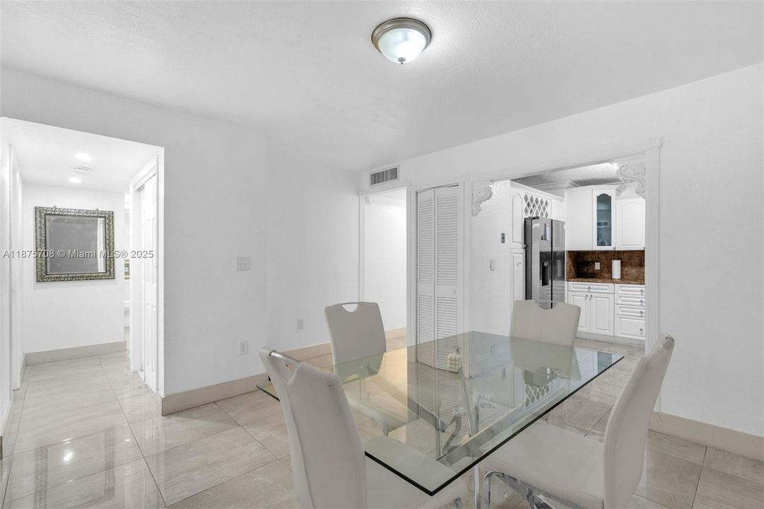 Activo con contrato: $242,900 (2 camas, 2 baños, 1000 Pies cuadrados)