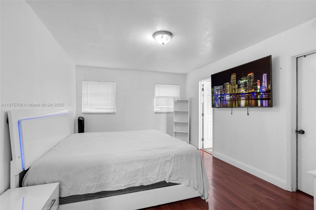 Activo con contrato: $242,900 (2 camas, 2 baños, 1000 Pies cuadrados)