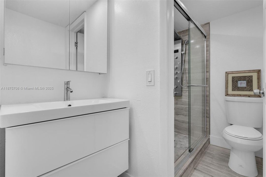 Activo con contrato: $242,900 (2 camas, 2 baños, 1000 Pies cuadrados)