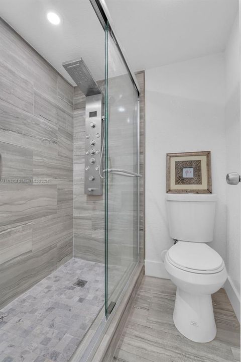 Activo con contrato: $242,900 (2 camas, 2 baños, 1000 Pies cuadrados)