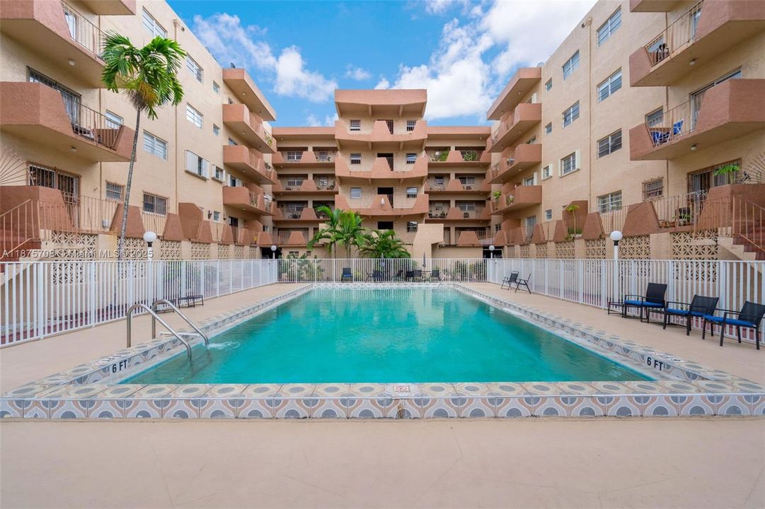 Activo con contrato: $242,900 (2 camas, 2 baños, 1000 Pies cuadrados)