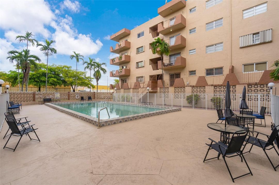 Activo con contrato: $242,900 (2 camas, 2 baños, 1000 Pies cuadrados)