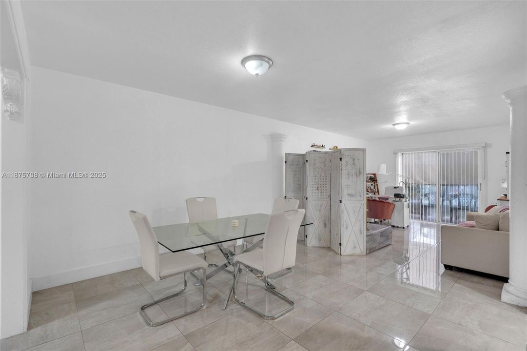 Activo con contrato: $242,900 (2 camas, 2 baños, 1000 Pies cuadrados)