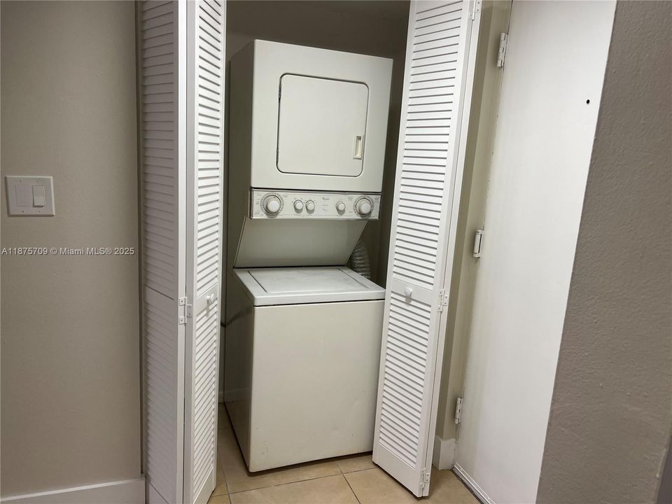 Activo con contrato: $314,900 (2 camas, 2 baños, 992 Pies cuadrados)