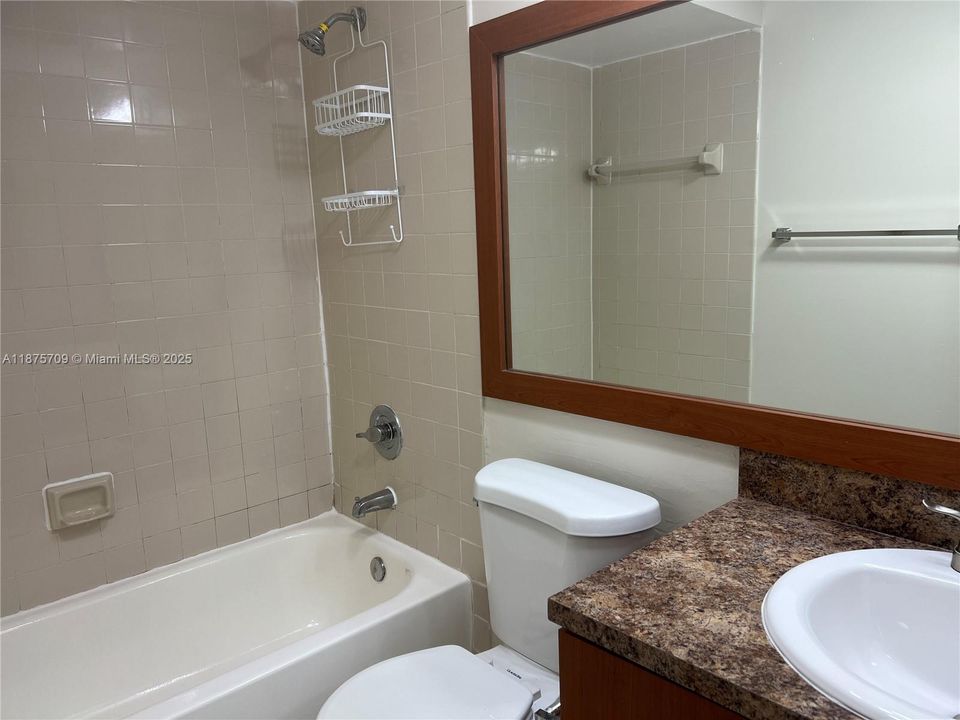 Activo con contrato: $314,900 (2 camas, 2 baños, 992 Pies cuadrados)