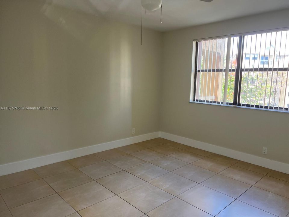 Activo con contrato: $314,900 (2 camas, 2 baños, 992 Pies cuadrados)