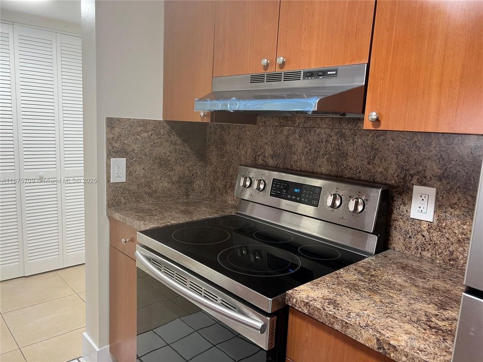 Activo con contrato: $314,900 (2 camas, 2 baños, 992 Pies cuadrados)