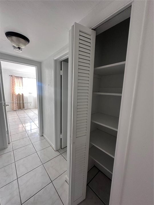 合同活跃: $1,500 (2 贝兹, 1 浴室, 800 平方英尺)