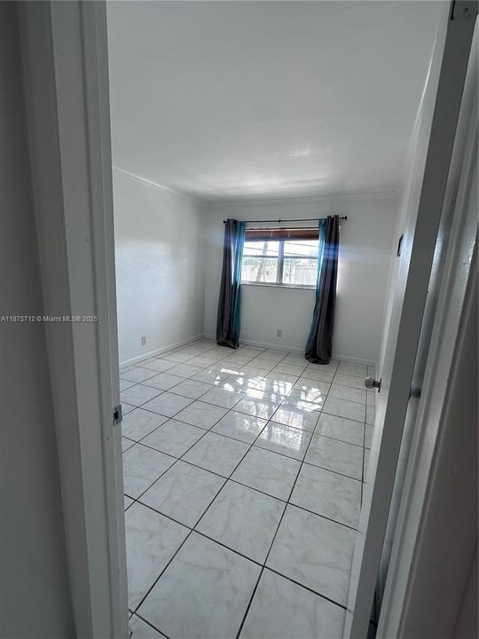 合同活跃: $1,500 (2 贝兹, 1 浴室, 800 平方英尺)