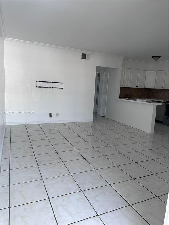 合同活跃: $1,500 (2 贝兹, 1 浴室, 800 平方英尺)