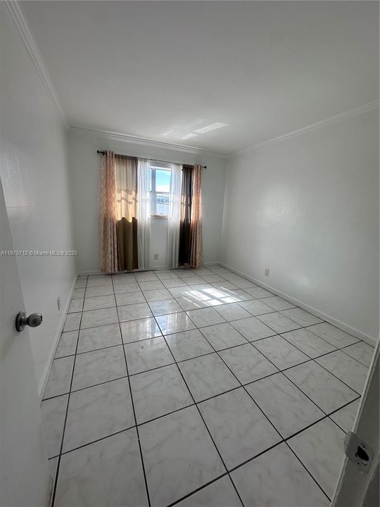 合同活跃: $1,500 (2 贝兹, 1 浴室, 800 平方英尺)