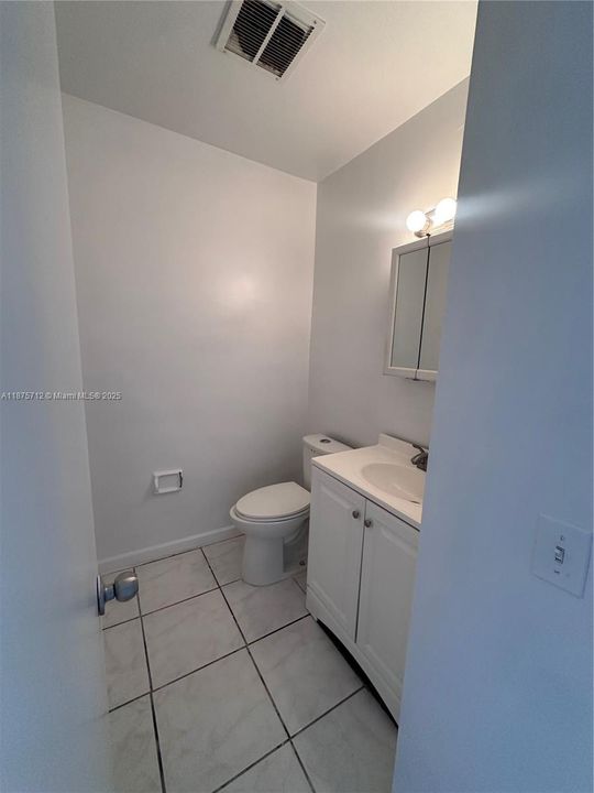 合同活跃: $1,500 (2 贝兹, 1 浴室, 800 平方英尺)