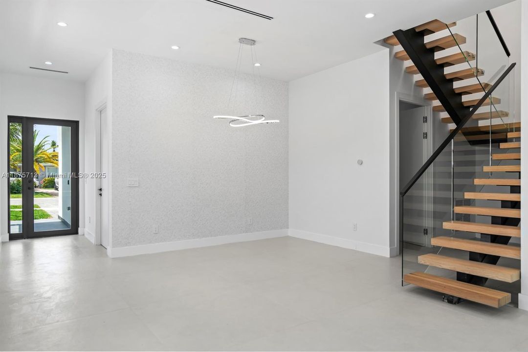 Recently Rented: $8,750 (3 beds, 3 baths, 2330 Square Feet)