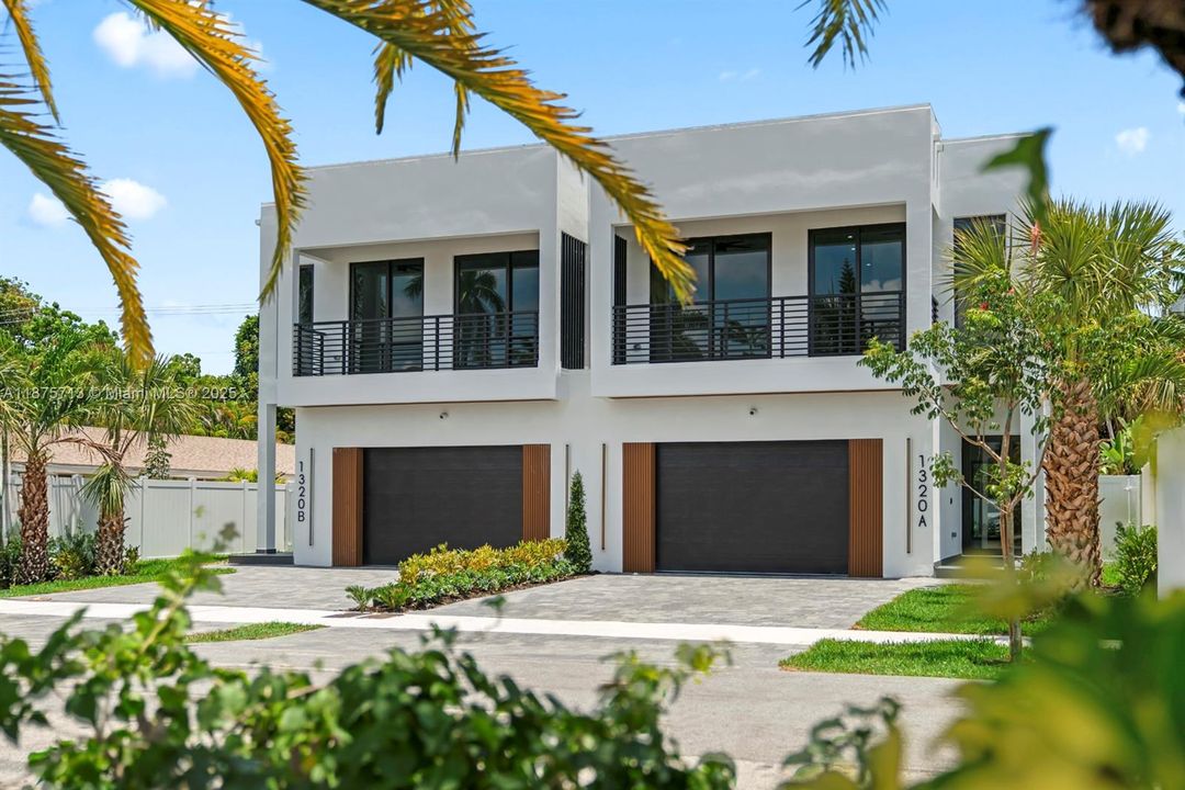 Recently Rented: $8,750 (3 beds, 3 baths, 2330 Square Feet)