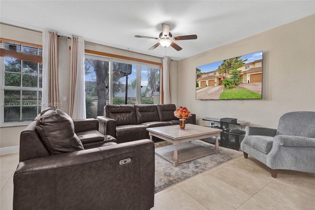 For Rent: $3,000 (3 beds, 3 baths, 1514 Square Feet)