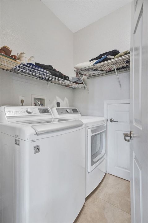 For Rent: $3,000 (3 beds, 3 baths, 1514 Square Feet)