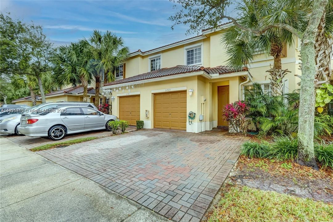 For Rent: $3,000 (3 beds, 3 baths, 1514 Square Feet)