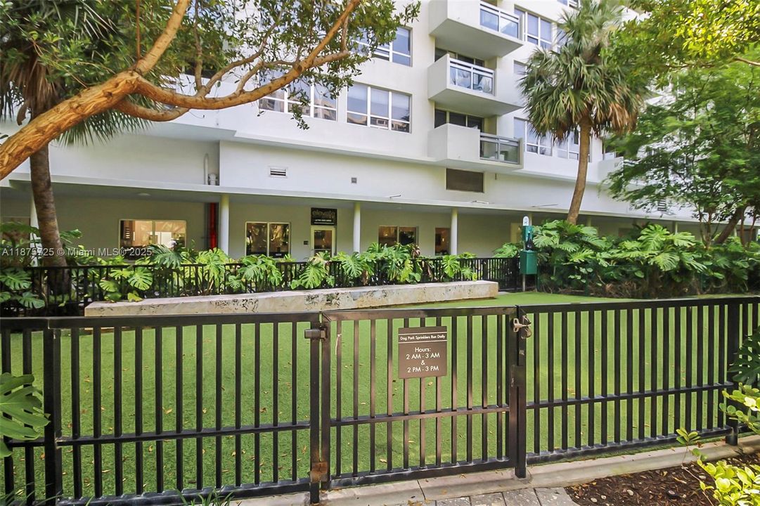 For Sale: $374,900 (1 beds, 1 baths, 729 Square Feet)