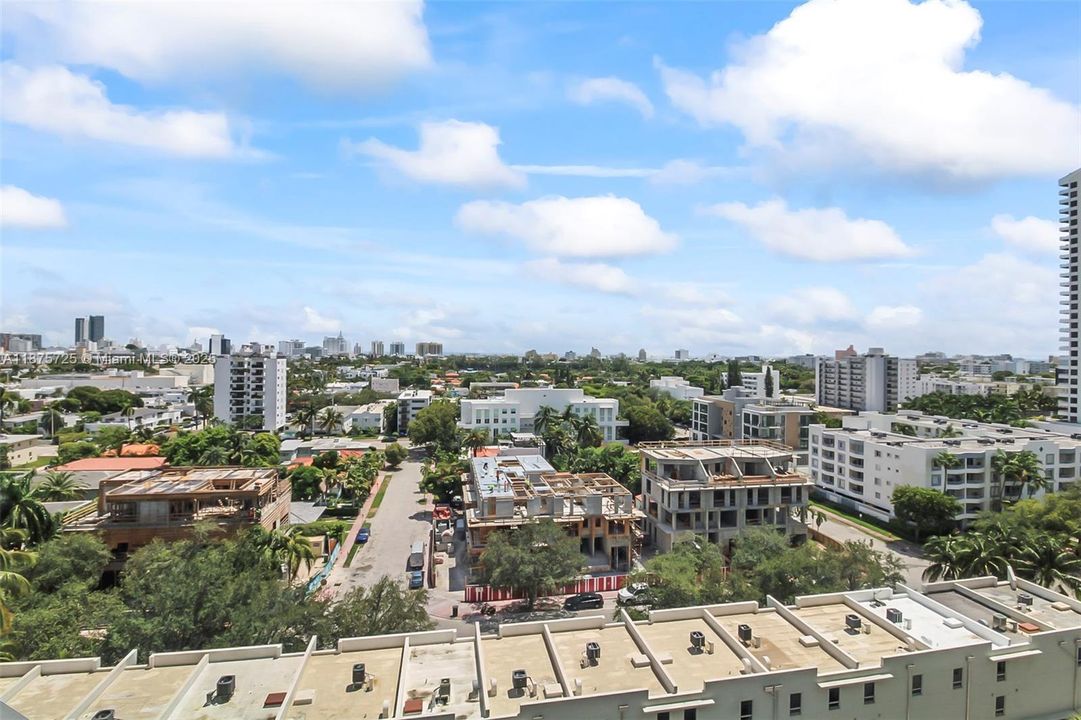 For Sale: $374,900 (1 beds, 1 baths, 729 Square Feet)