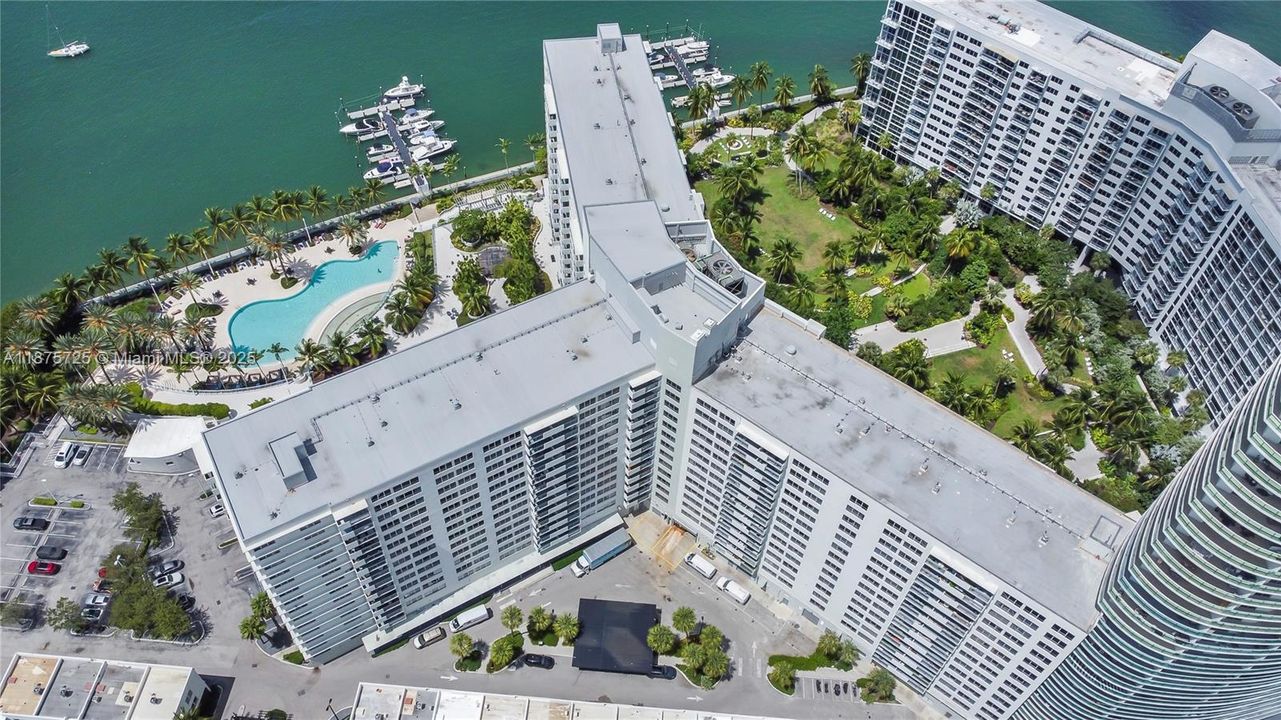 For Sale: $374,900 (1 beds, 1 baths, 729 Square Feet)