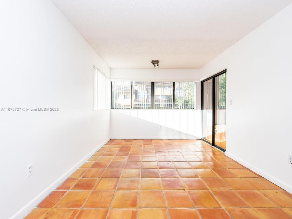 待售: $355,000 (2 贝兹, 2 浴室, 1240 平方英尺)