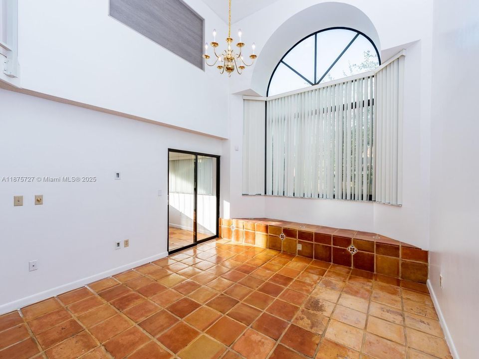 待售: $355,000 (2 贝兹, 2 浴室, 1240 平方英尺)