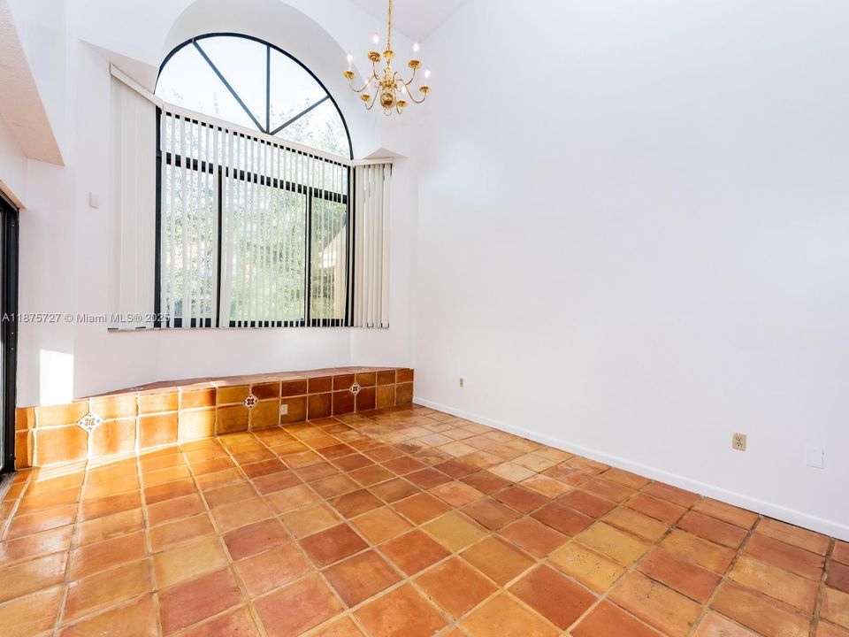 待售: $355,000 (2 贝兹, 2 浴室, 1240 平方英尺)