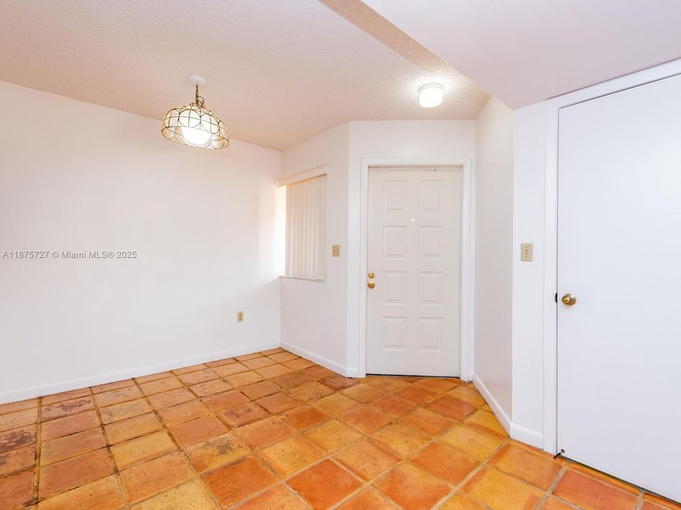 待售: $355,000 (2 贝兹, 2 浴室, 1240 平方英尺)