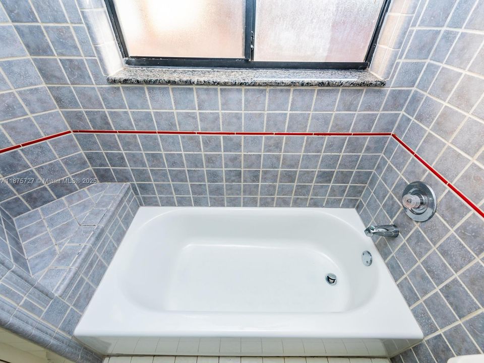 待售: $355,000 (2 贝兹, 2 浴室, 1240 平方英尺)