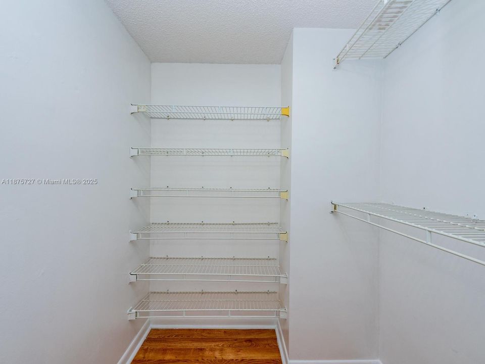 待售: $355,000 (2 贝兹, 2 浴室, 1240 平方英尺)