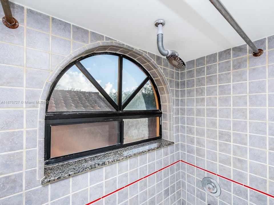 待售: $355,000 (2 贝兹, 2 浴室, 1240 平方英尺)