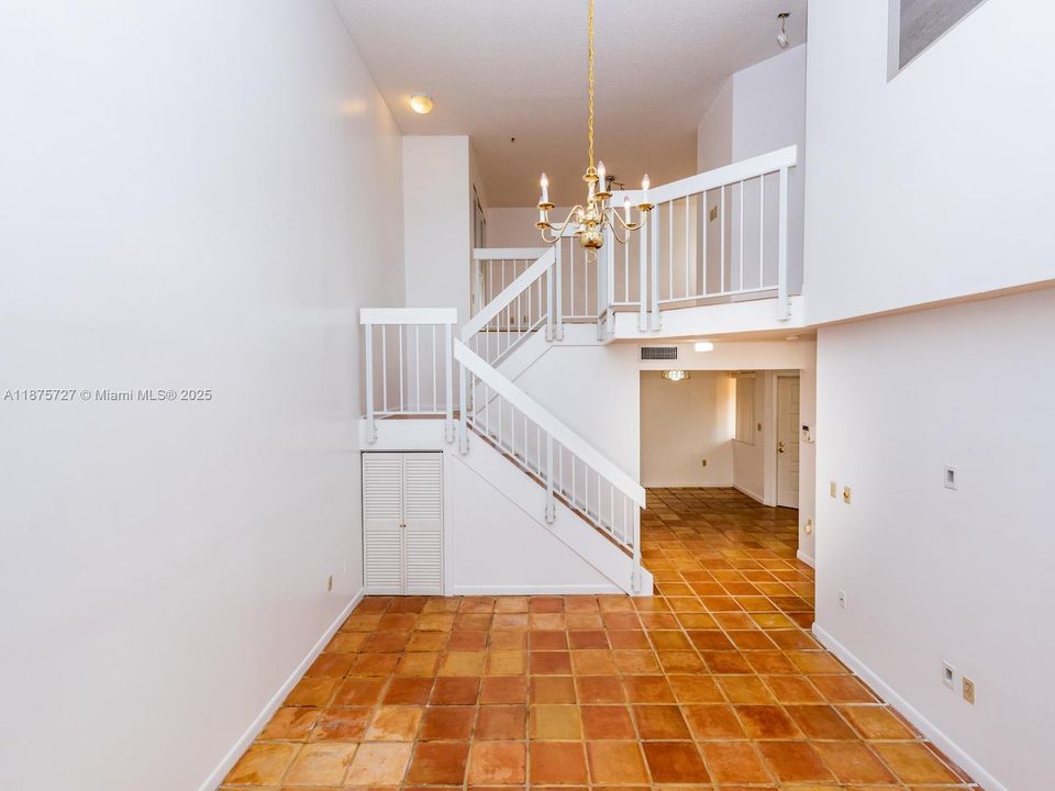 待售: $355,000 (2 贝兹, 2 浴室, 1240 平方英尺)