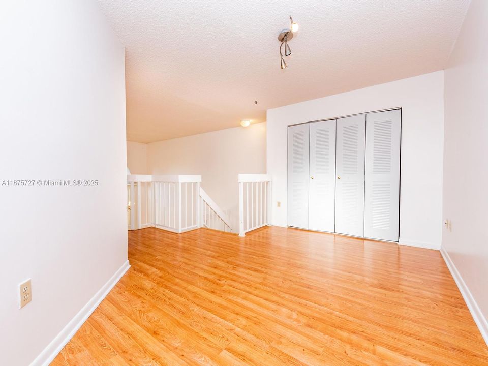 待售: $355,000 (2 贝兹, 2 浴室, 1240 平方英尺)