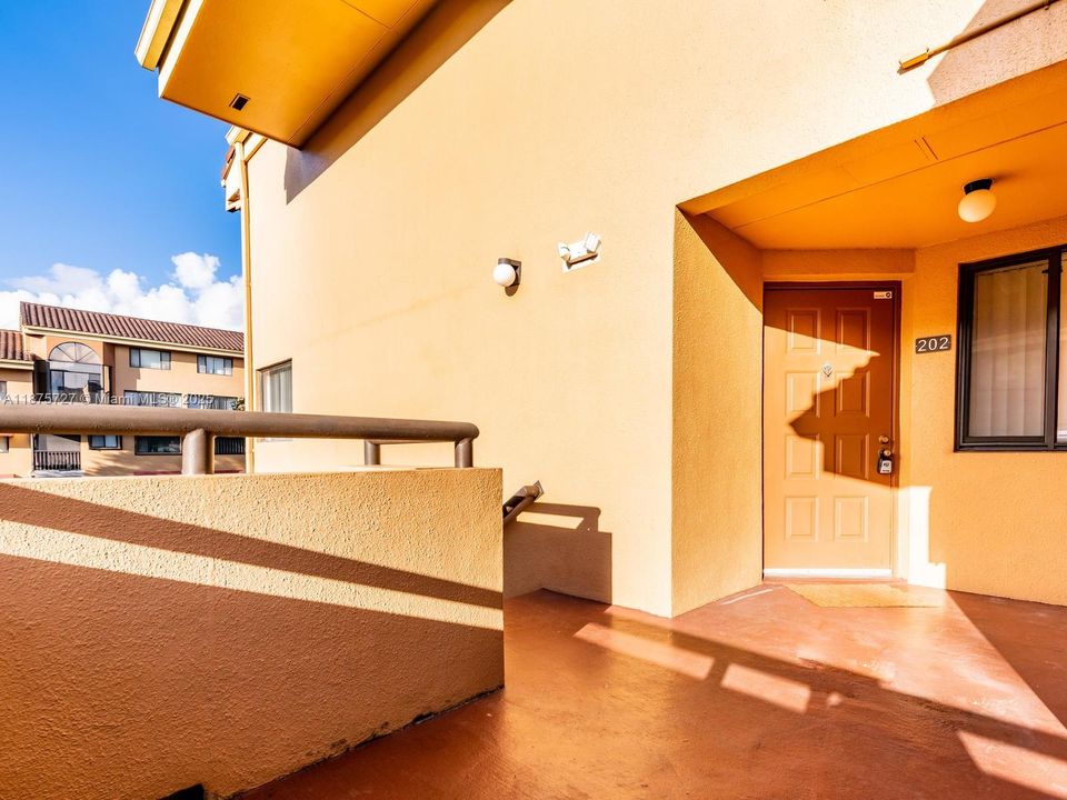 待售: $355,000 (2 贝兹, 2 浴室, 1240 平方英尺)