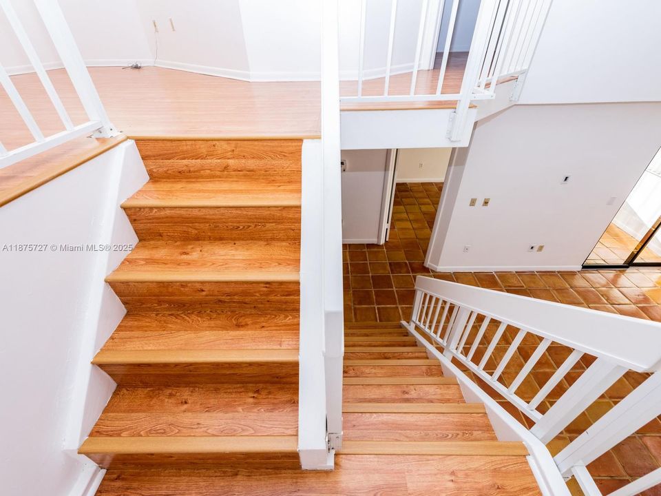 待售: $355,000 (2 贝兹, 2 浴室, 1240 平方英尺)