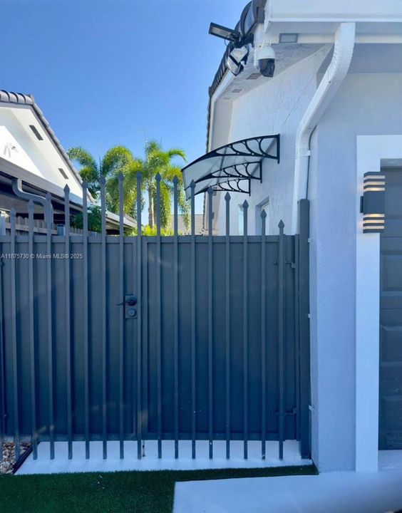 最近租的: $1,300 (1 贝兹, 1 浴室, 1581 平方英尺)