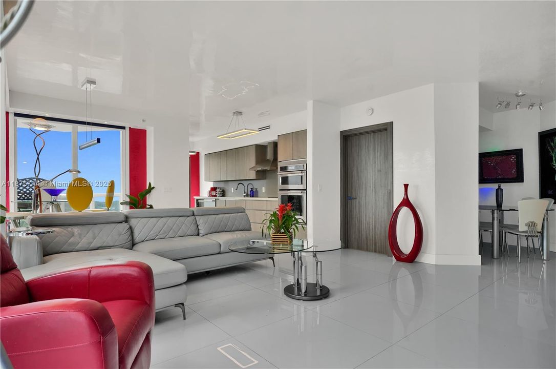 For Sale: $1,795,000 (2 beds, 2 baths, 1380 Square Feet)