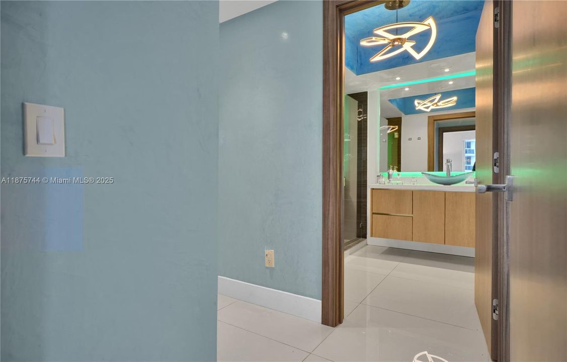 For Sale: $1,795,000 (2 beds, 2 baths, 1380 Square Feet)