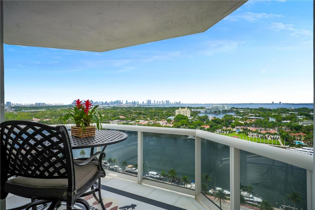 For Sale: $1,795,000 (2 beds, 2 baths, 1380 Square Feet)