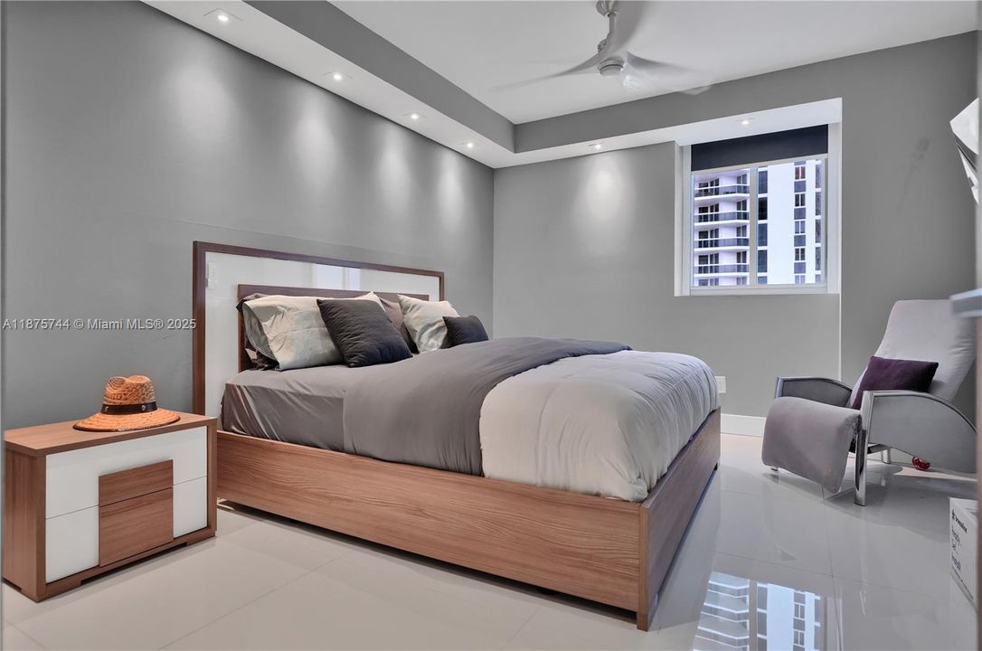 For Sale: $1,795,000 (2 beds, 2 baths, 1380 Square Feet)