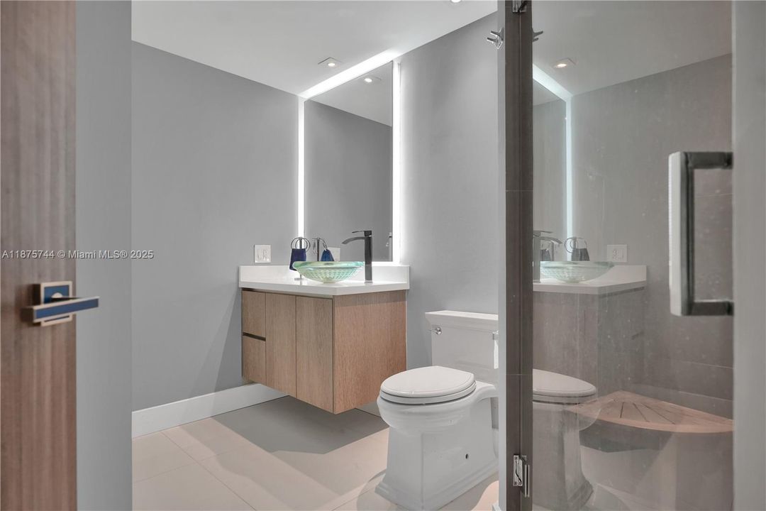 For Sale: $1,795,000 (2 beds, 2 baths, 1380 Square Feet)