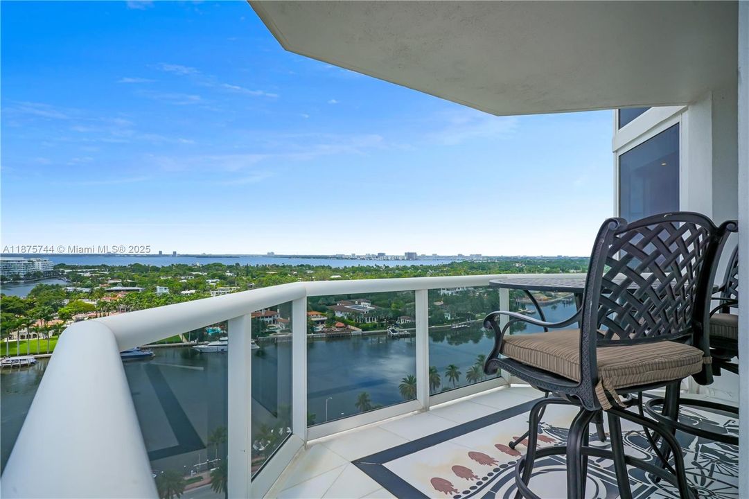 For Sale: $1,795,000 (2 beds, 2 baths, 1380 Square Feet)