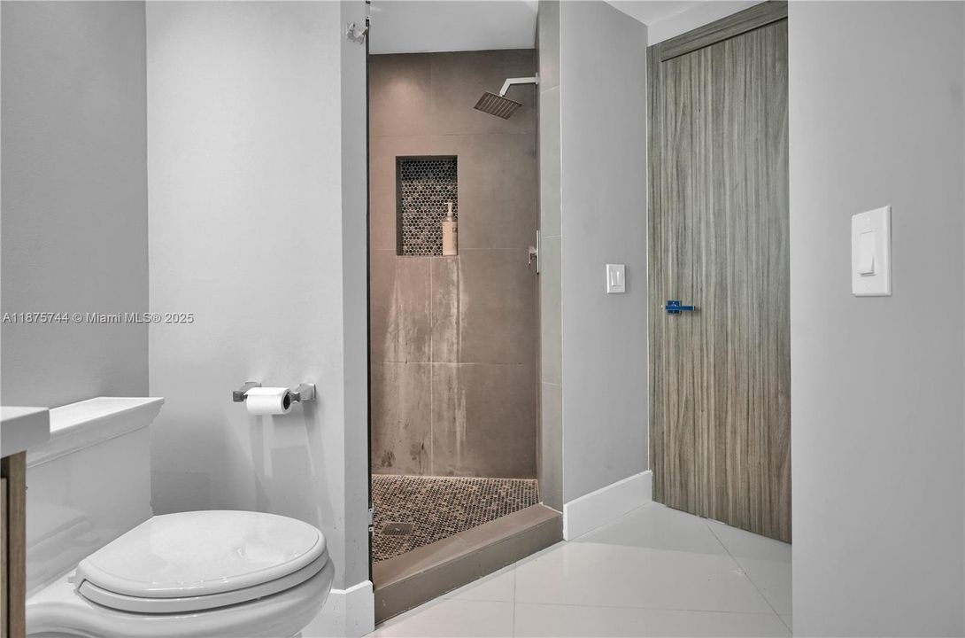 For Sale: $1,795,000 (2 beds, 2 baths, 1380 Square Feet)