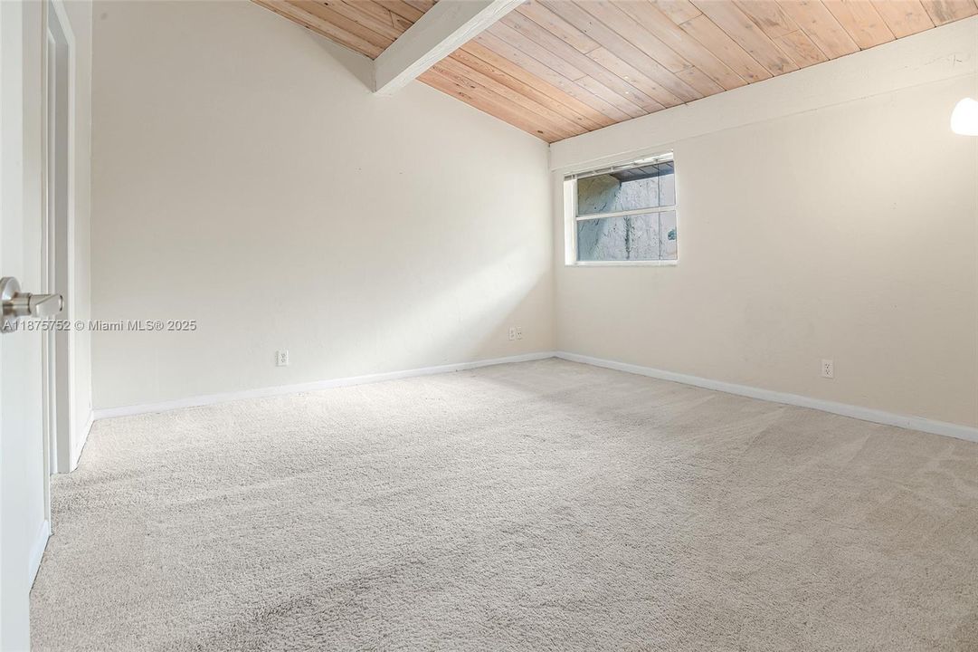 合同活跃: $314,900 (2 贝兹, 2 浴室, 1550 平方英尺)