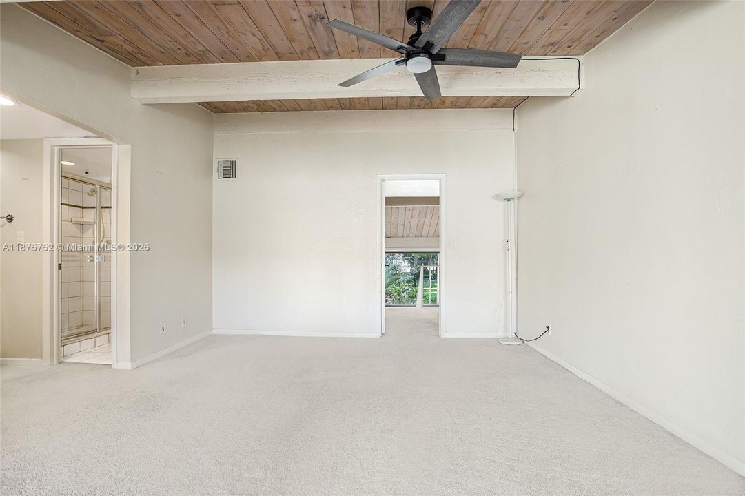 合同活跃: $314,900 (2 贝兹, 2 浴室, 1550 平方英尺)